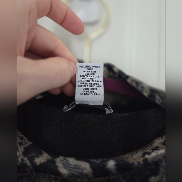 Carmen Carmen Marc Valvo Velvet Snake Print Turtleneck Top - Picture 3 of 6